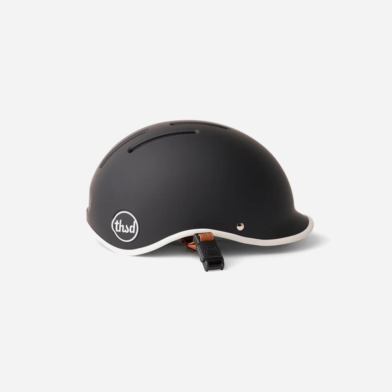 Thousand helmet carbon outlet black